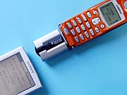 iTAX-IrDA���g�тɎ��t���āA�ԊO���ŃC���^�[�l�b�g�ʐM���Ă���Ƃ���