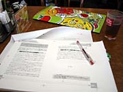 近所のファミレス「グラッチェ」で校正中。ホントなら2日ぐらいかかるんだけど、他の仕事逃避で1日で終わってしまうという集中力を見せた 校正中