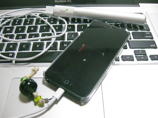 eneloop stick boosterでiPhone 5を充電