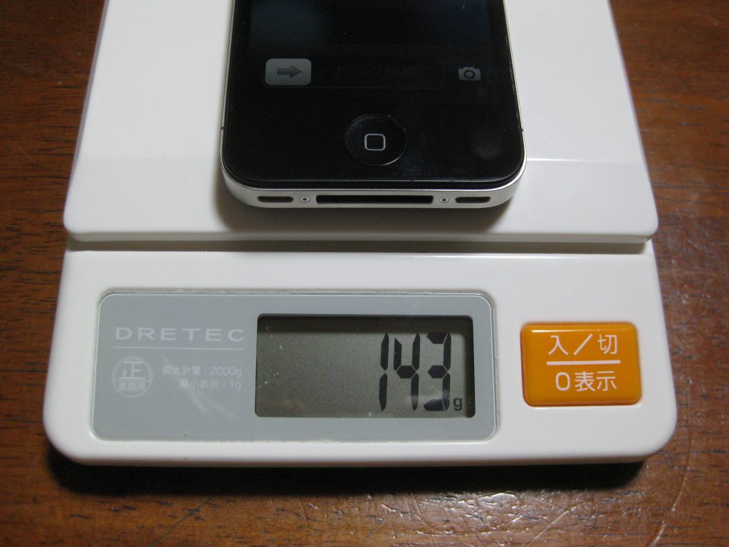 iPhone 4Sは、143g