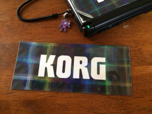 KORGのホログラムステッカーが3DS LLにぴったり