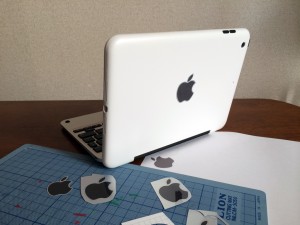 お手製のアップルマークを貼った